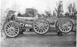 The complete gun on carriage, configuration used for short distance travels.