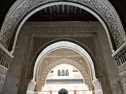 Corridor and arches at the entrance to the Sala de los Abencerrajes