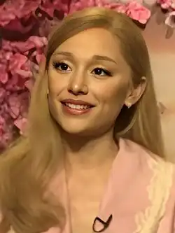 Ariana Grande (21)