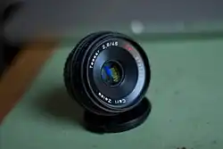 Tessar T✻ 45&nbsp;mm f/2.8 (pancake)