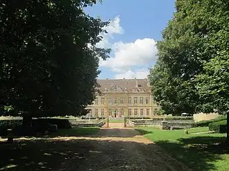The chateau in Missery