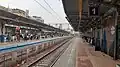 Charni Rd stationː Platform view, looking toward Churchgate