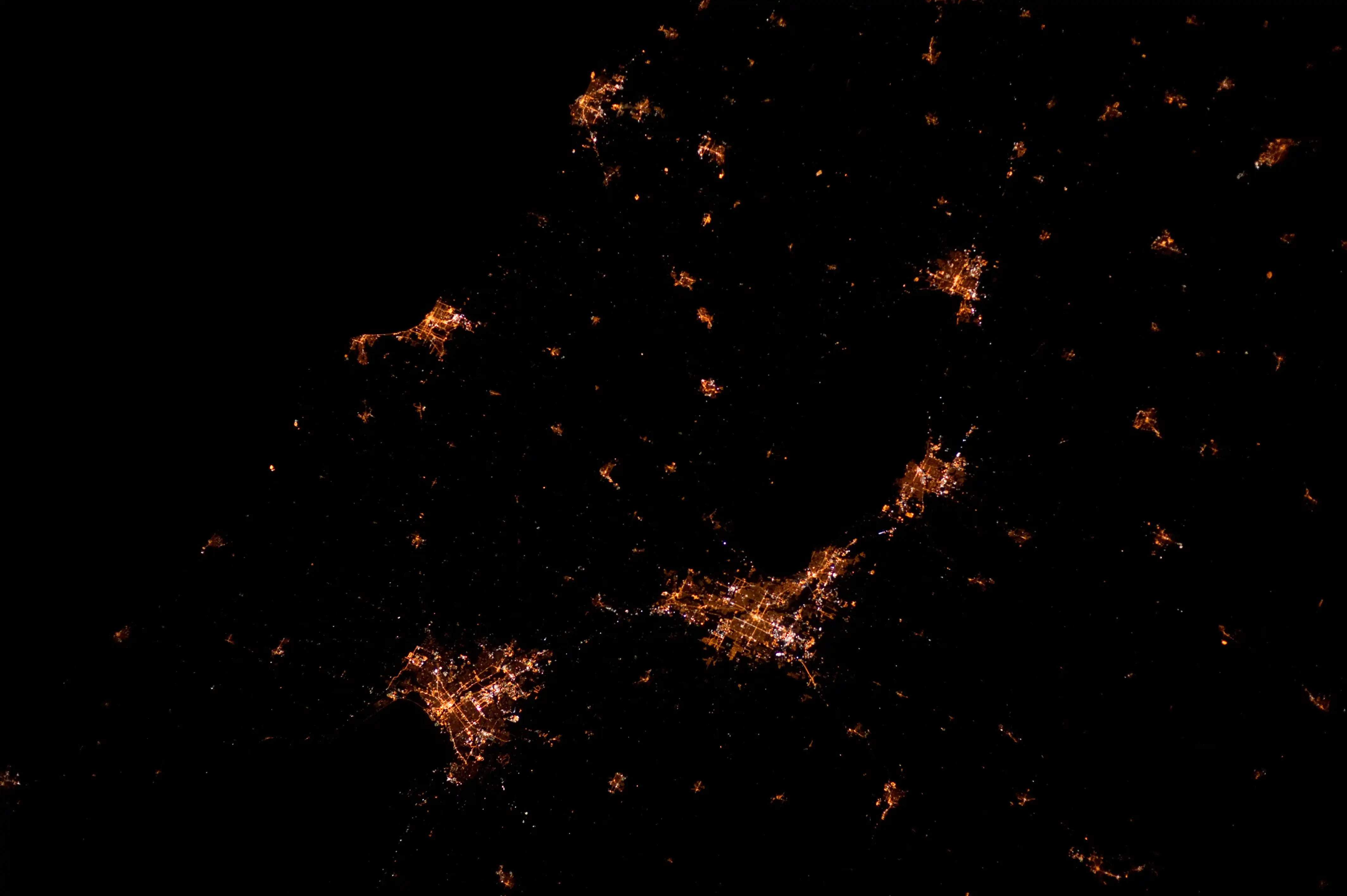 The bright light on the lakeshore to the far left is the Point Beach Nuclear Plant. Taken at 3:09:47 A.M. CDT on March 28, 2012, from an altitude of 211 nautical miles (391&nbsp;km) during ISS Expedition 30.