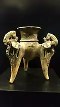 Tripod vessel