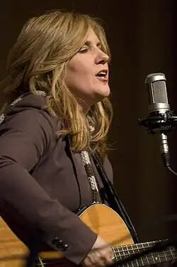 Jen Foster performing at the Writer's Block in Knoxville, Tennessee, in 2009.