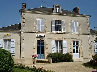 The town hall in Mérigny