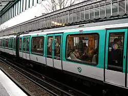 Line 2: MF 2000 rolling stock at Stalingrad