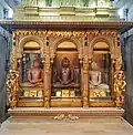 Main vedi with idols of Pushpadanta, Mahavira, Rishabhanatha