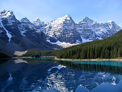 Valley of the Ten Peaks and Moraine Lake, Banff National Park, Canada. Mountains from left to right: Tonsa (3057&nbsp;m), Mount Perren (3051&nbsp;m), Mount Allen (3310&nbsp;m), Mount Tuzo (3246&nbsp;m), Deltaform Mountain (3424&nbsp;m), Neptuak Mountain (3233&nbsp;m)