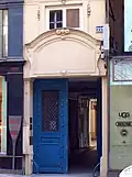 Borne de la ville de Paris in front of number 229.