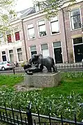 Memorial statue placed ca 1970 to mark the spot where the former van Berensteyn (beren=bears) hofje was located.