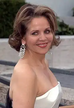 Renée Fleming, soprano (AD in Opera Studies, 1987)[194][195]