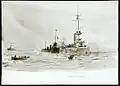HMS&nbsp;Lurcher alongside Mainz, taking off survivors