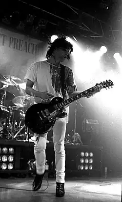 Richey Edwards, on stage in Japan