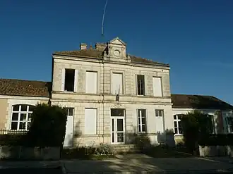 The town hall in Rioux-Martin