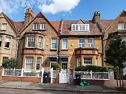 Smaller Bedford Park cottages, Marlborough Crescent