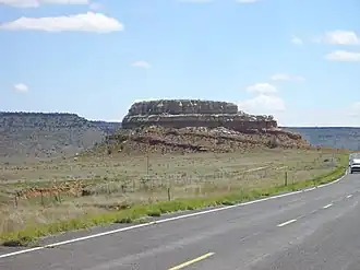 Angular unconformity between the underlying Dockum Group and the overlying Exeter Sandstone at Steamboat Butte in the valley of the Dry Cimmarron, New Mexico