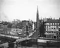 View down Grünstraße with the old Grünstraßenbrücke to the Petrikirche, 1903